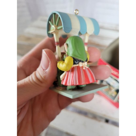 Enesco Santa's sweet Yuletide Fair ornament candies 1990 second edition - Picture 4 of 10